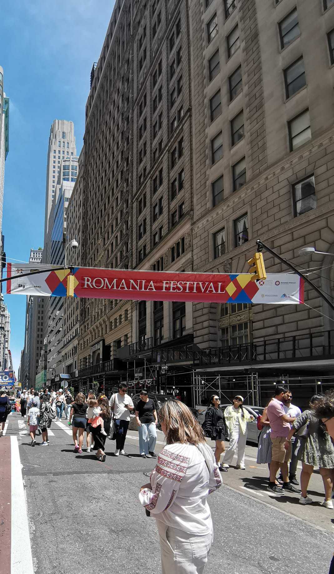 Cum arată dorul de casă? În inima New York-ului, mii de români din America s-au strâns la festivalul Romanian day on Broadway, dedicat tradițiilor românești. GALERIE FOTO
