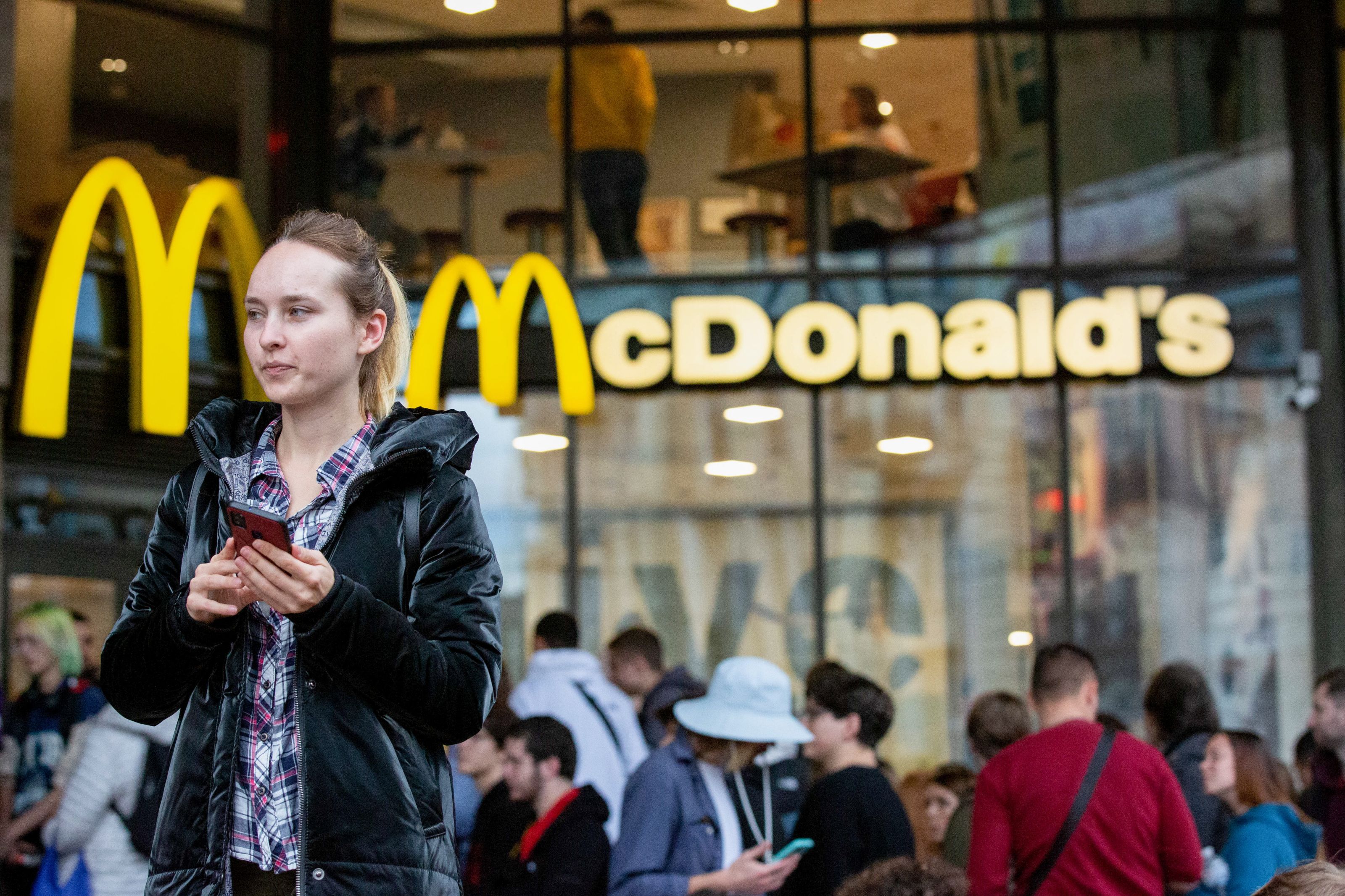 Ce ingrediente se găsesc într-un Big Mac? Adevărul despre cel mai popular burger de la McDonald's