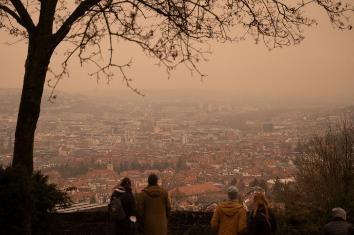 Un nou val de praf saharian ajunge miercuri în România
