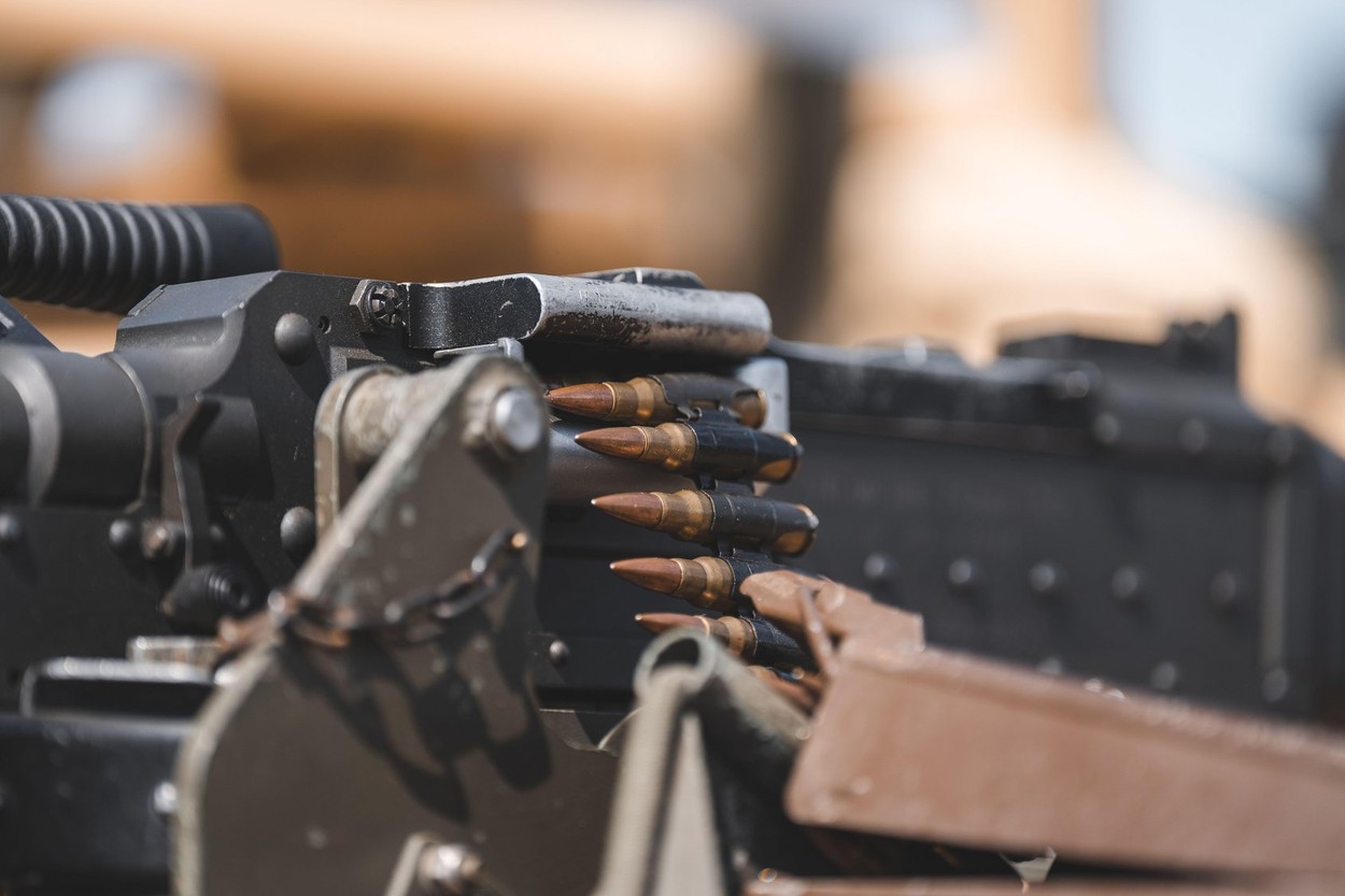 Lumea se înarmează până în dinți: Marii producători de armament recrutează în cel mai accelerat ritm de la Războiul Rece încoace, pe măsură ce conflictele și amenințările globale ard mocnit și riscă să explodeze