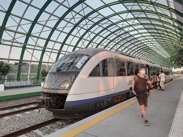 Mai multe trenuri spre litoralul românesc din 15 iunie. București-Constanța, o rută cu 2,9 milioane de pasageri: cine sunt transportatorii feroviari care se bat pe linia ce leagă Gara de Nord de litoralul românesc