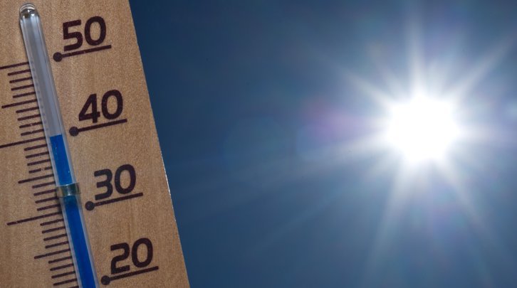 Codul roșu de caniculă, extins până marți, inclusiv pe litoral