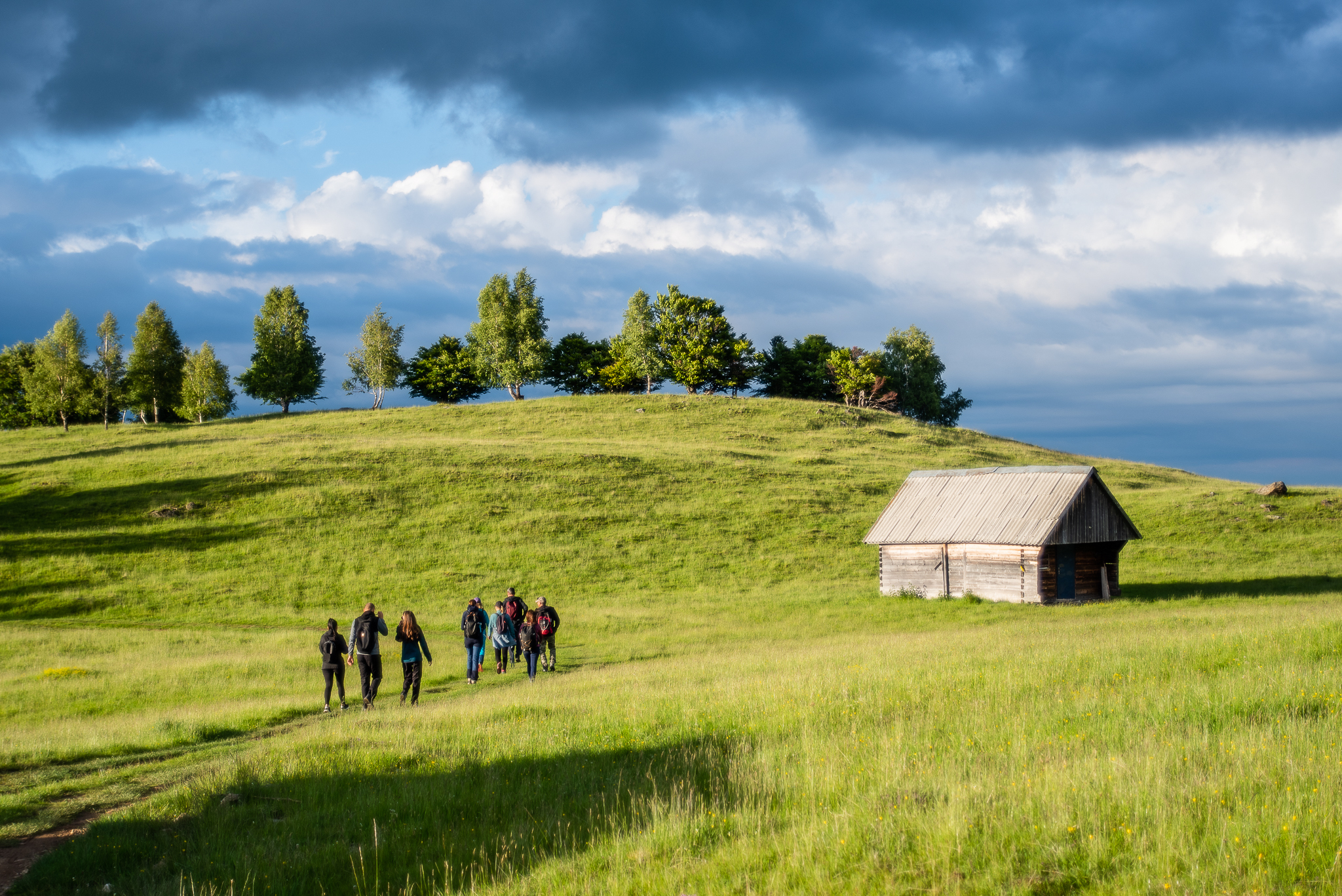 Vreți să fugiți de caniculă? Consiliul Județean din Sibiu vă propune să încercați 700 de kilometri de trasee montane