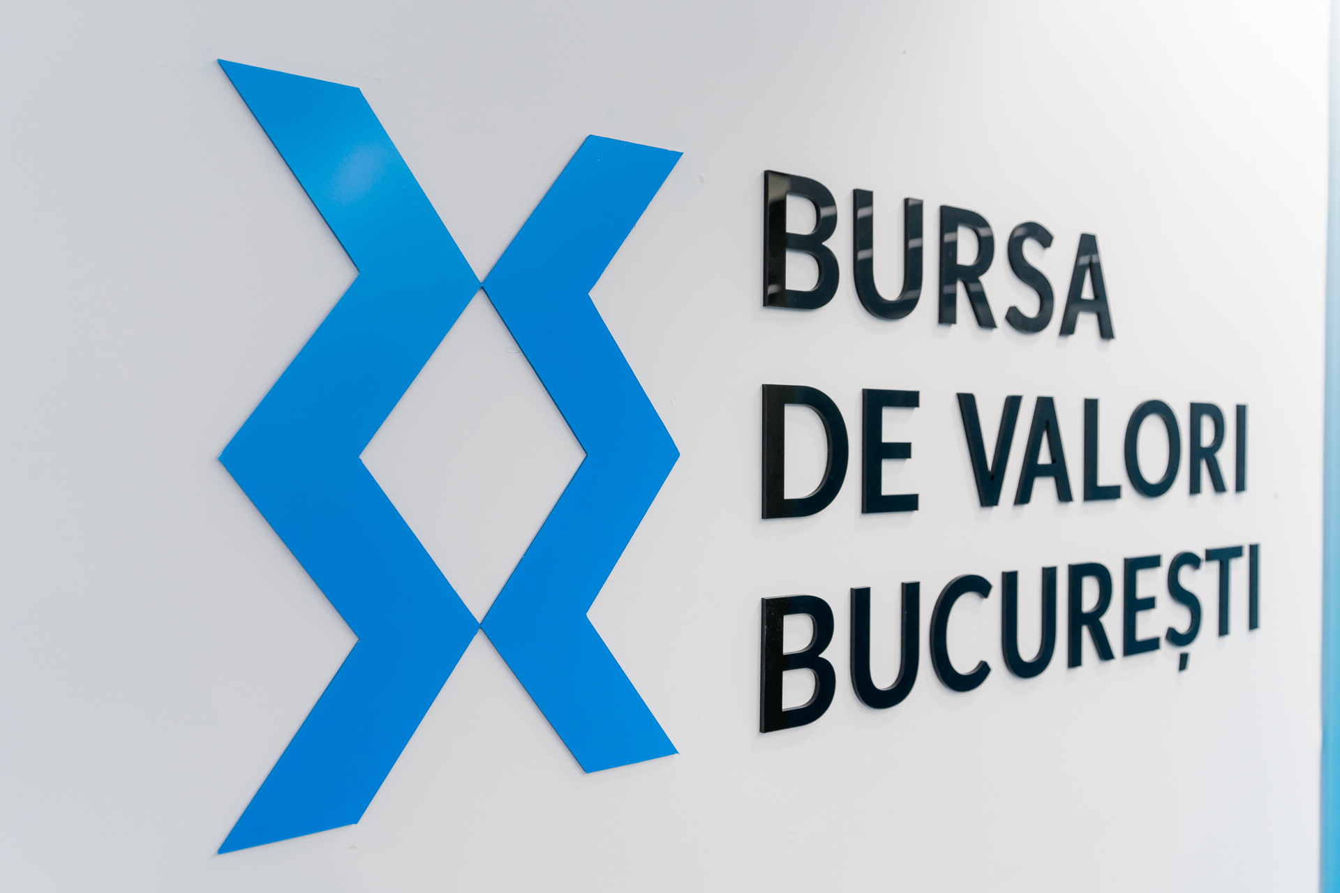 Fondurile de pensii private au vândut în luna mai acțiuni Banca Transilvania de 100 mil. lei pentru că investiția a ajuns prea mare în portofoliile lor. „În mod clar nu sunt ultimele vânzări la TLV“
