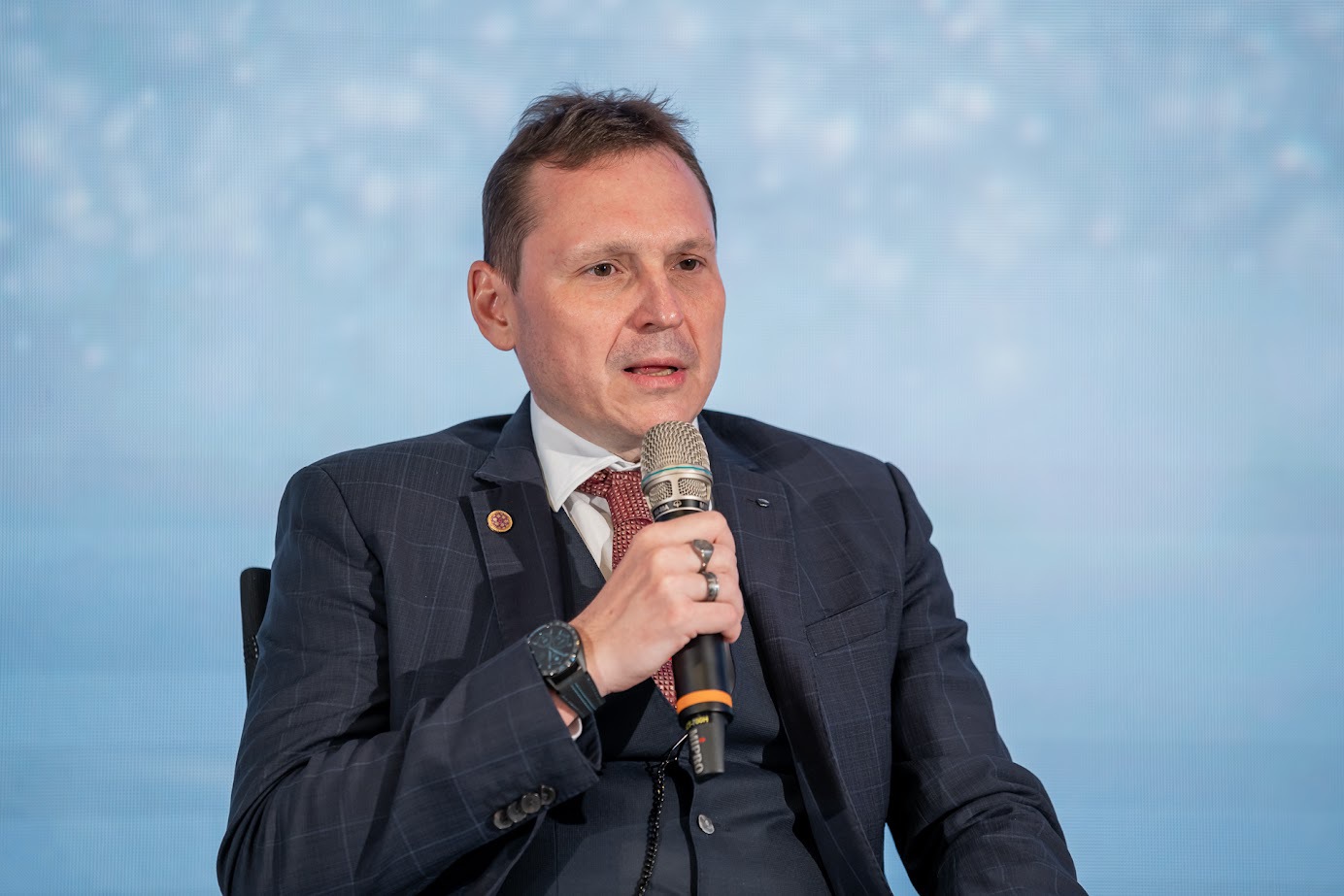 Cosmin Călin, Banca Transilvania: Creditarea corporate și-ar putea relua creșterea începând cu T4/2024, impulsionată de investițiile în proiectele de infrastructură, mai ales de cele din sectorul energetic. Lucrăm deja la mai multe tranzacții de acest tip