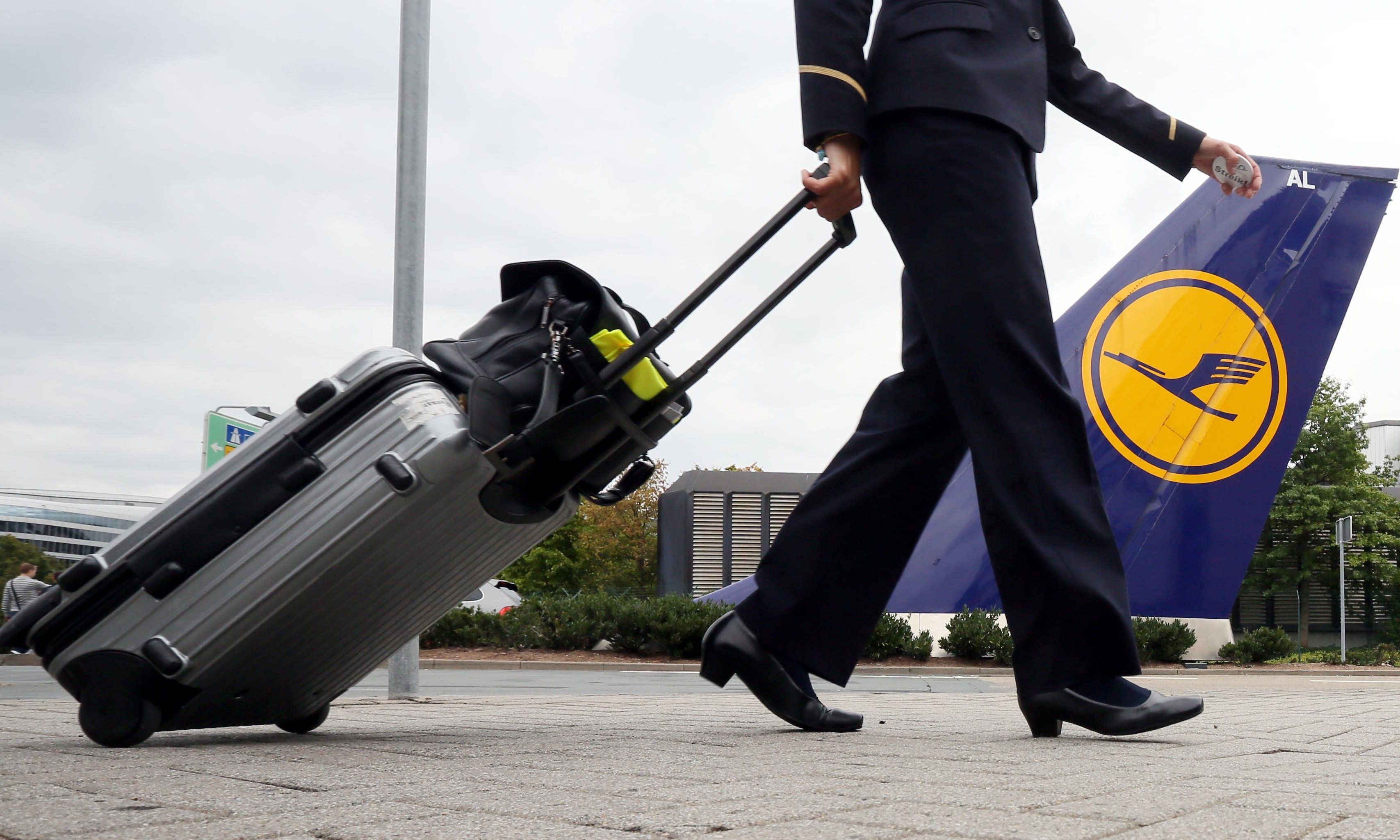 Lufthansa estimează o scădere a veniturilor în al treilea trimestru, din cauza creșterii costurilor