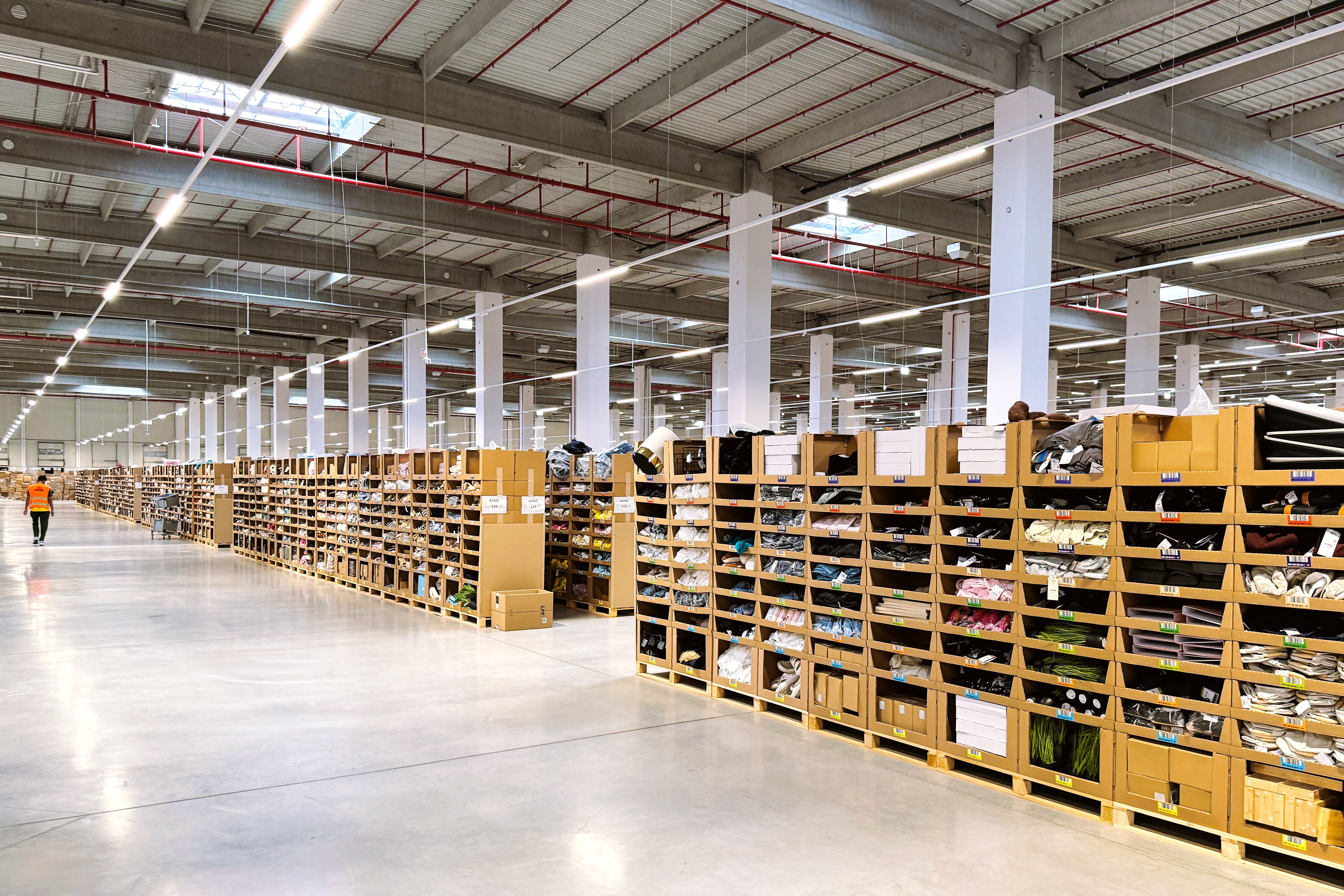 Producătorul polonez de îmbrăcăminte LPP, care are în portofoliu brandurile Reserved, Cropp, Cropp, House, Mohito și Sinsay, deschide al doilea depozit pentru vânzări online din România, în CTPark Bucharest West Bolintin-Deal