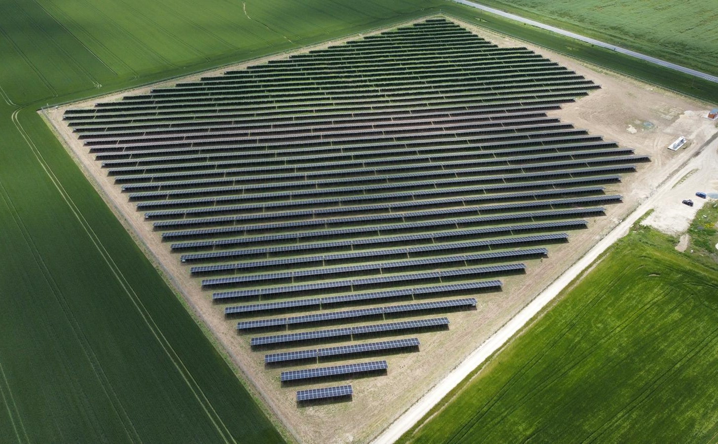 România atrage un nou jucător în energie regenerabilă: Nala Renewables cumpără un proiect solar de 61 MW în Caraș-Severin deținut de Monsson, principalul dezvoltator de proiecte de energie regenerabilă din piața locală