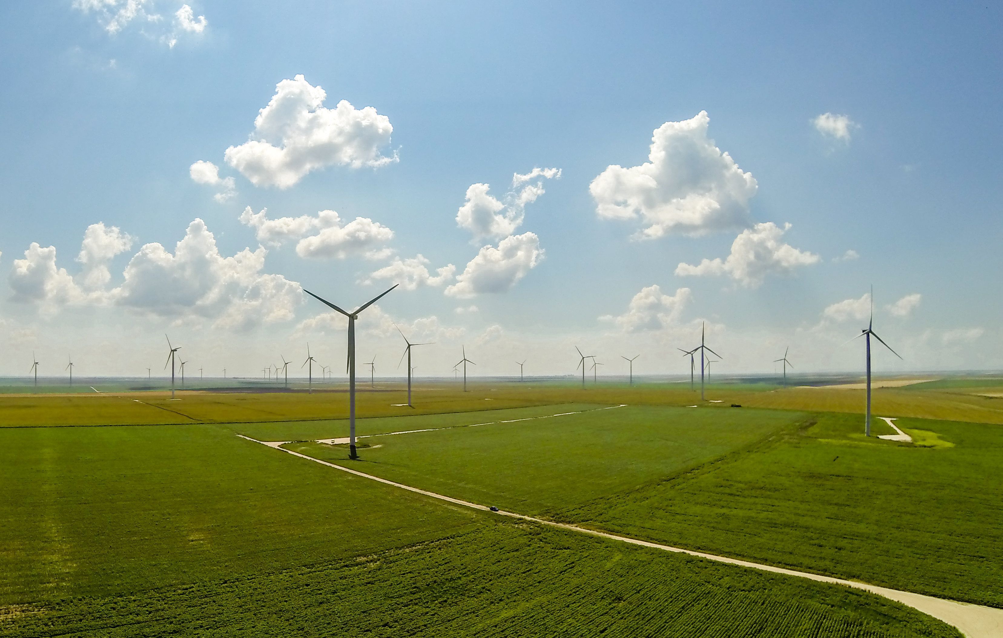 Compania belgiană Bekaert a semnat cu producătorul de energie Rezolv Energy un acord achiziție de energie eoliană de 100 GWh din România, pe 10 ani, unul dintre cele mai mari contracte din regiune