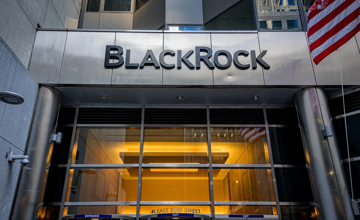 BlackRock continuă să crească: Cel mai mare manager de active din lume gestionează acum fonduri în valoare de peste 10 trilioane de dolari