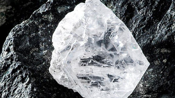 Descoperire colosală: Botswana dezgroapă al doilea cel mai mare diamant din istorie. Gigantul de 2.492 de carate ar putea fi estimat la aproximativ 40 de milioane de dolari