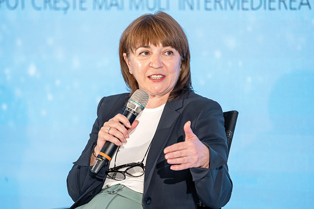 Salt Bank, primul neobank  românesc, detinut de Grupul Banca Transilvania, a ajuns la 250.000 de utilizatori, cele mai frecvente tranzacții fiind plățile pentru servicii de taxi, urmate de plățile la restaurante și în supermarketuri