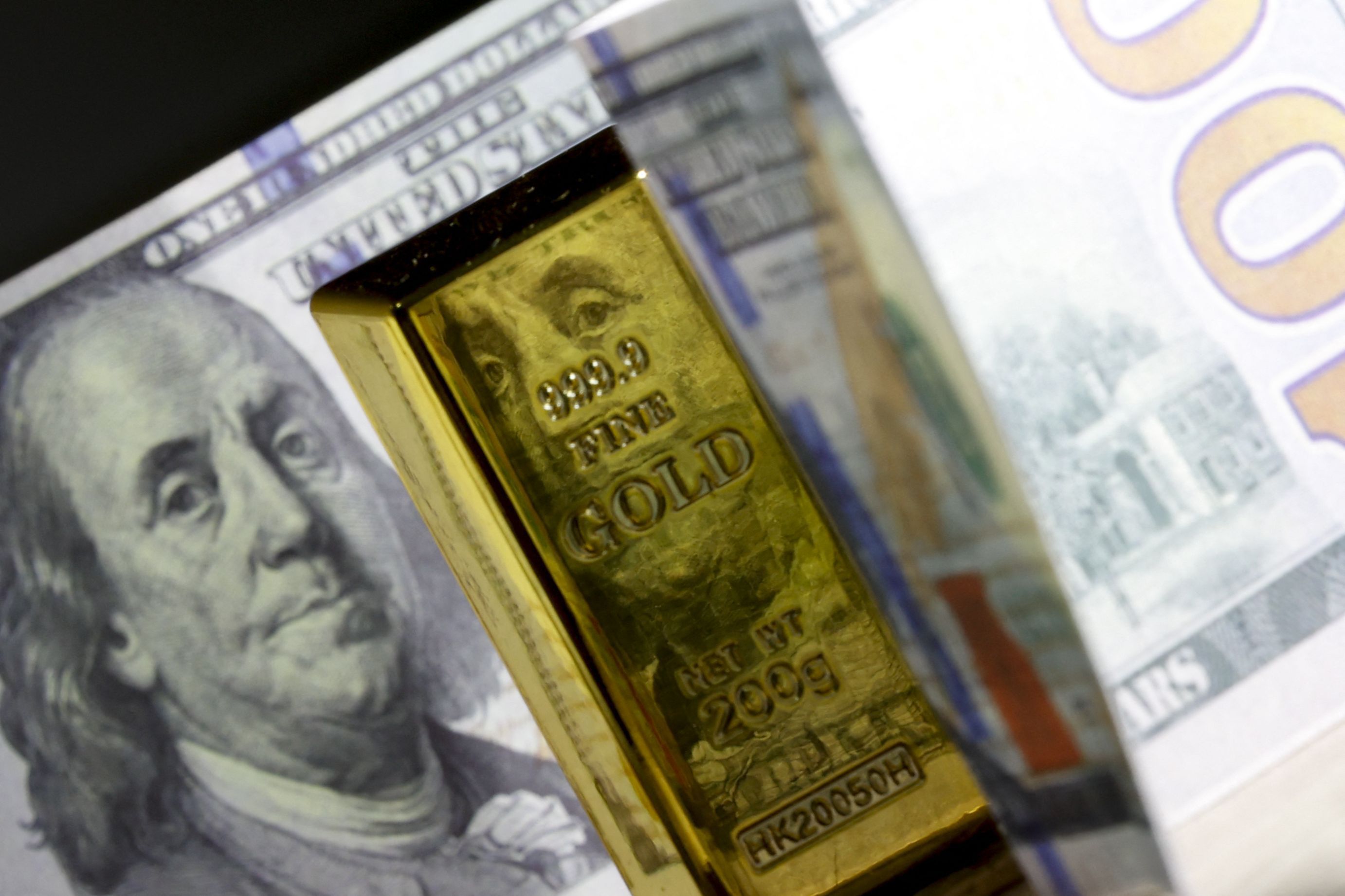 Aurul revine în prim-plan: Metalul galben este la un preț record, având în vedere că investitorii cred că dobânzile o să scadă
