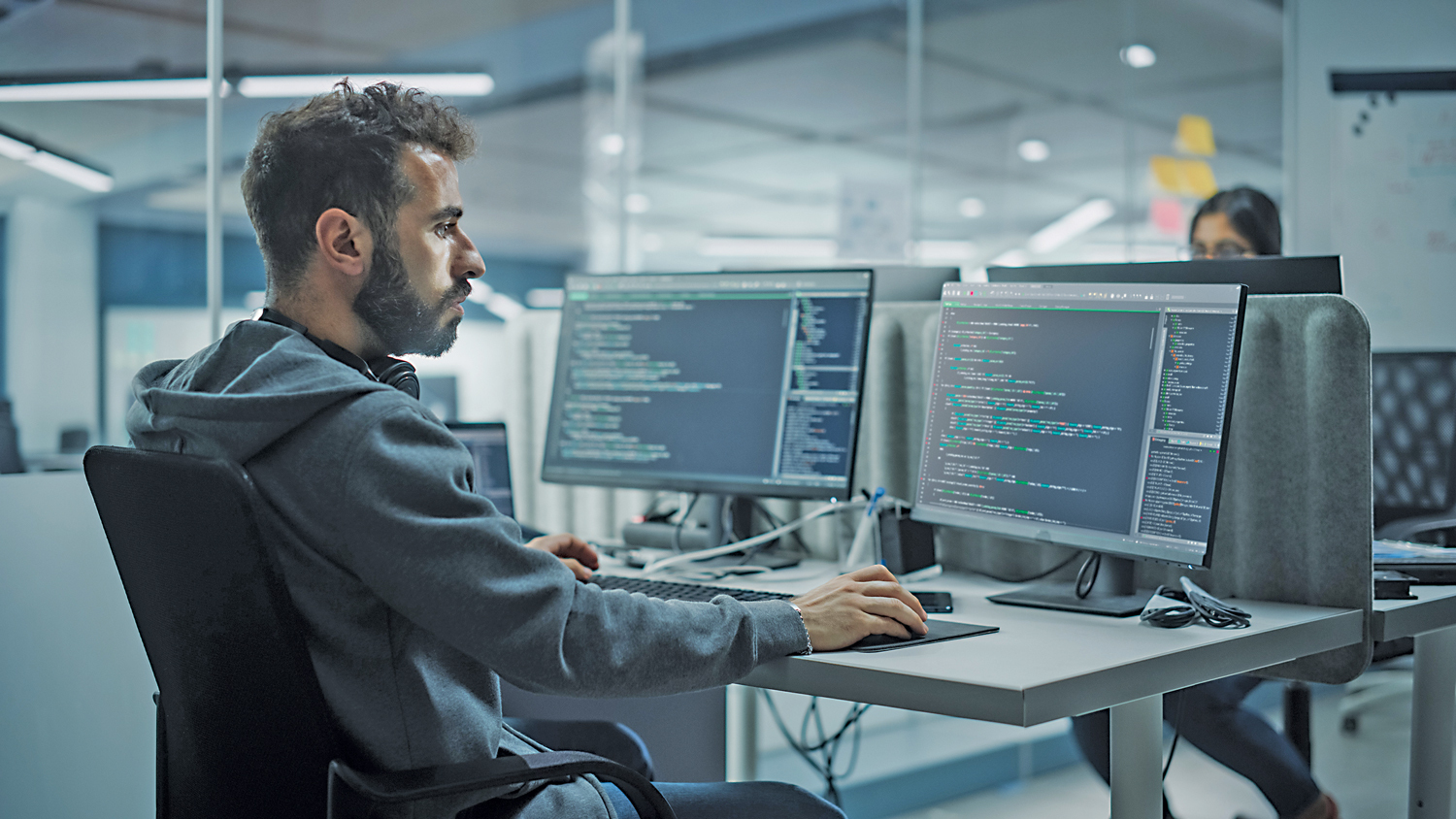 Revoluția AI paralizează de frică multe multinaționale: Cele mai mari companii din lume tremură în fața avansului de neoprit al Inteligenței Artificiale, considerată un risc major care va duce inevitabil la o transformare radicală