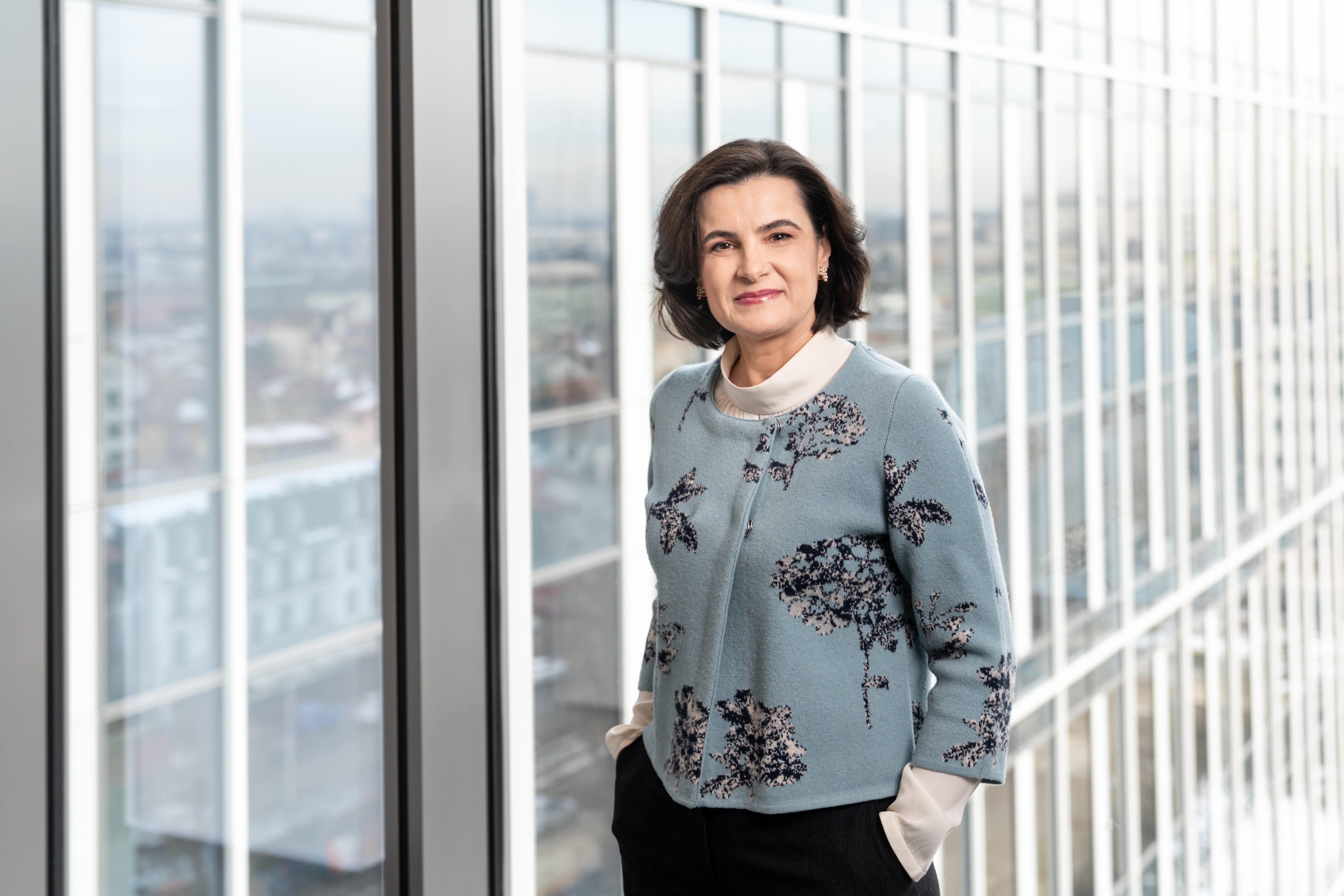 Veniturile ING Bank România s-au majorat cu 9,6% în primul semestru din 2024, la 1,79 miliarde lei, sustinute de creșterea numărului de clienți și a portofoliului de credite, dar profitul brut s-a redus după introducerea taxei pe cifra de afaceri