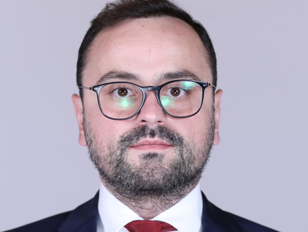 Deputatul PSD Remus Mihalcea spune că PNL a fost „salvat de la 10%” în urmă cu 2 ani, dar este în continuare „dezastruos” în sondajele pentru Cotroceni. „Ostașul necunoscut” de români, adică Nicolae Ciucă, „încearcă să atace murdar PSD (...) pe spatele unor morți”