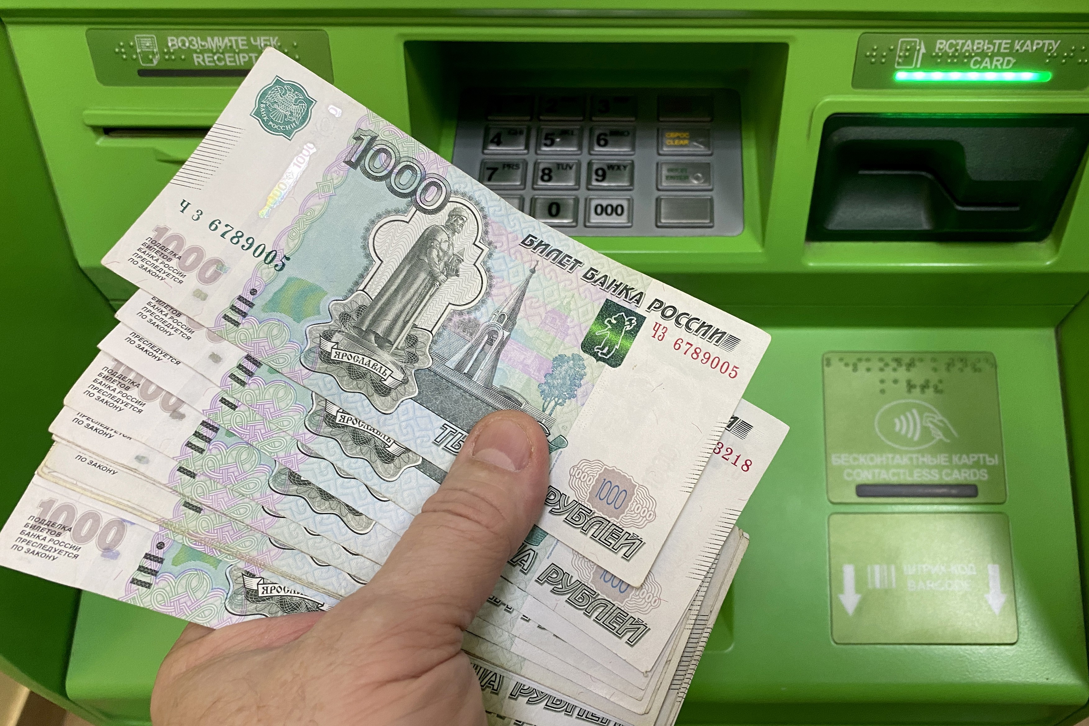 Dezastru pentru economia rusă: Rubla a pierdut 7% din valoare față de dolar în doar o săptămână