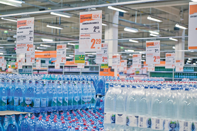 Analiză ZF. Schimbarea la față a comerțului modern: lupta pentru consumatori i-a adus pe toți marii actori în „ringul“ prețurilor mici, al promoțiilor și discounturilor