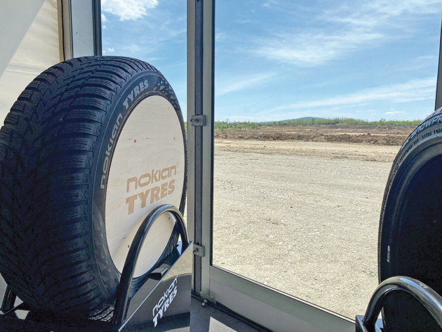 Nokian Tyres inaugurează fabrica de anvelope de la Oradea, prima din lume care nu emite dioxid de carbon. „Fabrica ne va consolida capacitatea de a deservi clienții din Europa Centrală și dincolo de aceasta”
