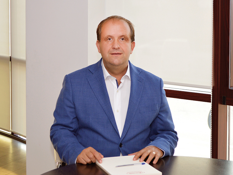 Povestea românului care a construit de la zero o companie de 160 de milioane euro în țara noastra. El a început în anii '90, folosind banii de la nuntă și împrumutați de la rude