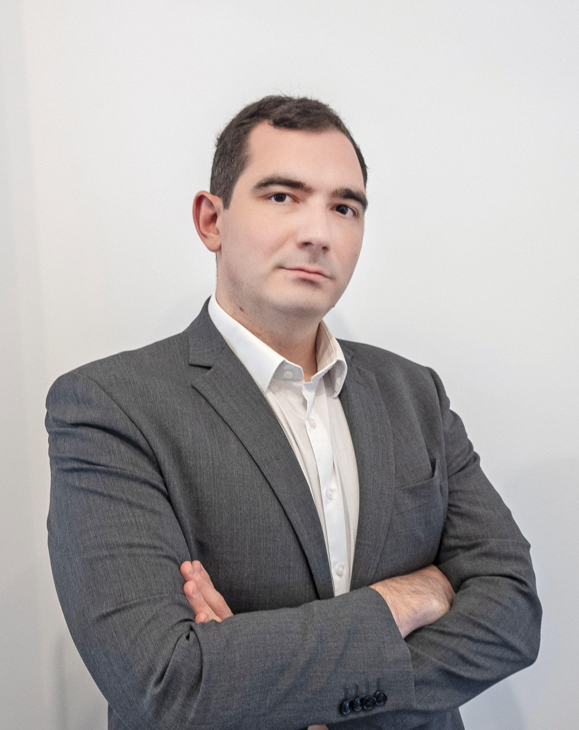 100 tineri manageri de top. Dragoș Rădoi, Allianz-Țiriac Asigurări