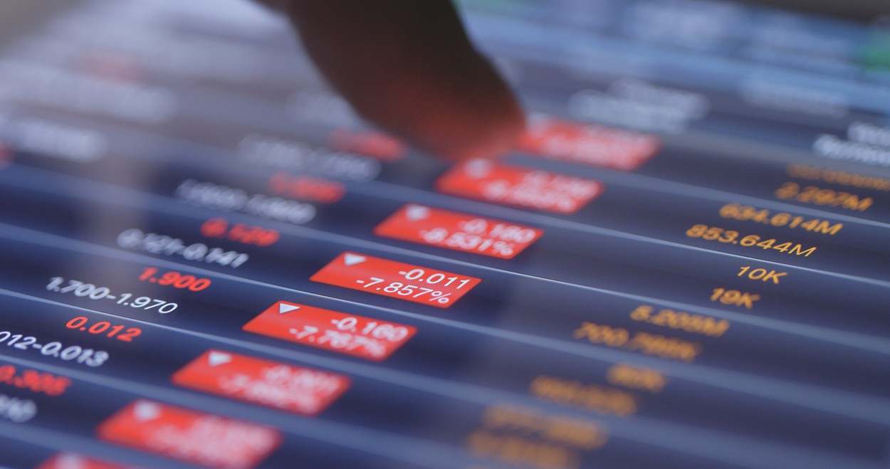 Ședință de scădere pentru indicele BET, tras în jos luni de MedLife (-2,6%) și Transelectrica (-2,4%). Creșteri pe BRD SocGen (1%) și Hidroelectrica (1,7%)