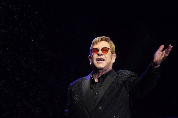 Elton John se confruntă cu probleme de vedere după o „infecție severă la ochi”