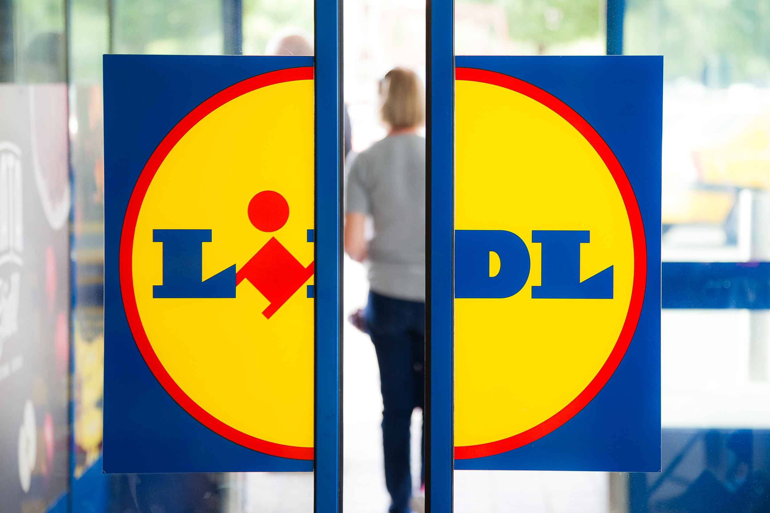 Retailerul german Lidl continuă investițiile pe plan local prin deschiderea a trei noi magazine