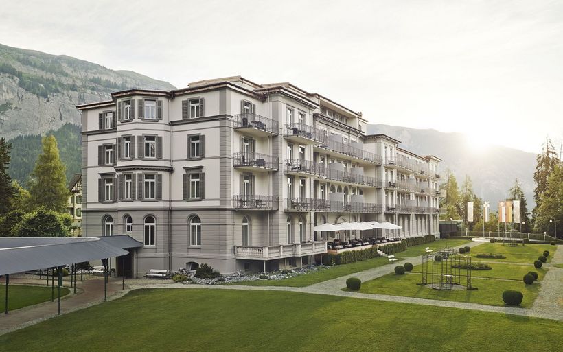 Dedeman pariază pe lux: Frații Pavăl cumpără complexul hotelier de cinci stele Waldhaus Flims Wellness Resort din Elveția