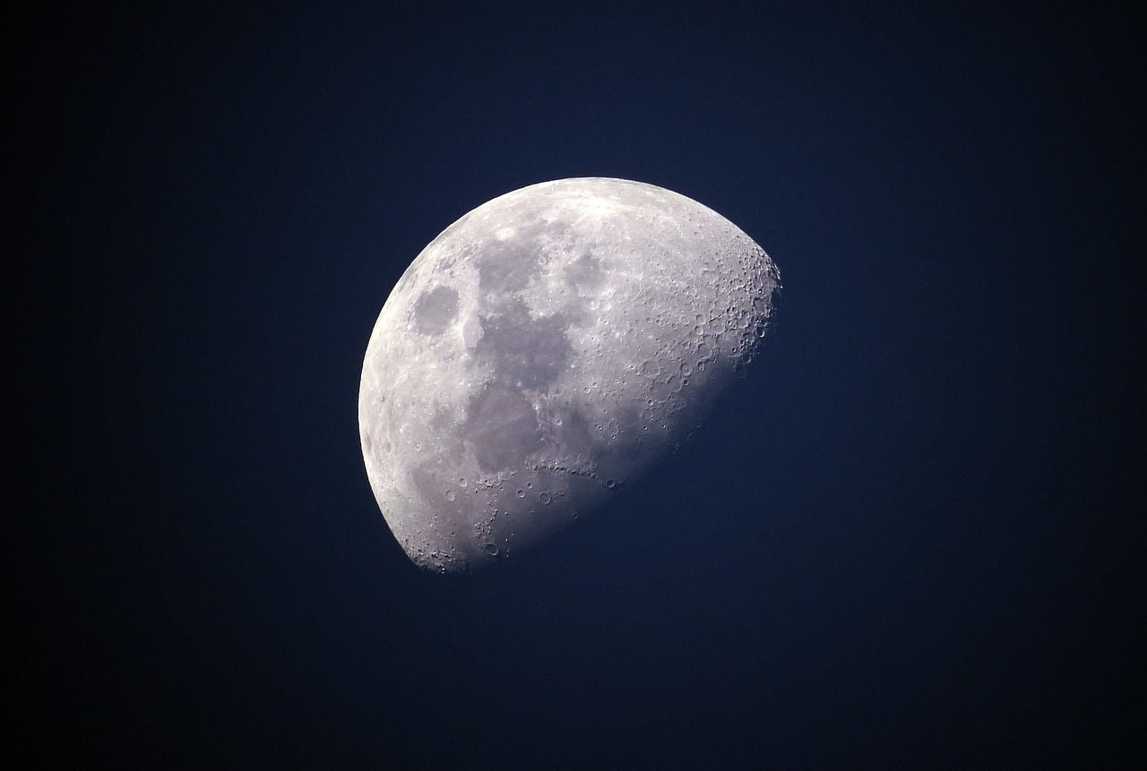 Pâmântul va avea o a doua lună pentru două luni. Ce este 2024 PT5, descoperit recent