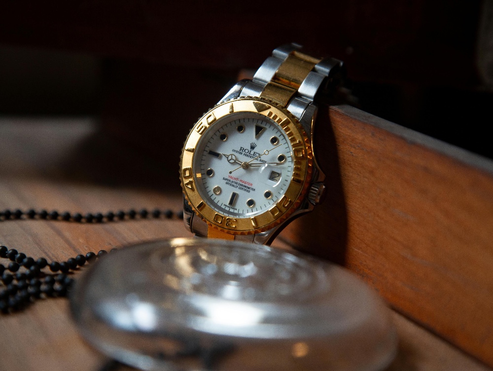 Goana după lux schimbă toate regulile. Ce a început să vândă producătorul de ceasuri de lux Rolex, care acum nu mai are la expuse produsele care l-au consacrat