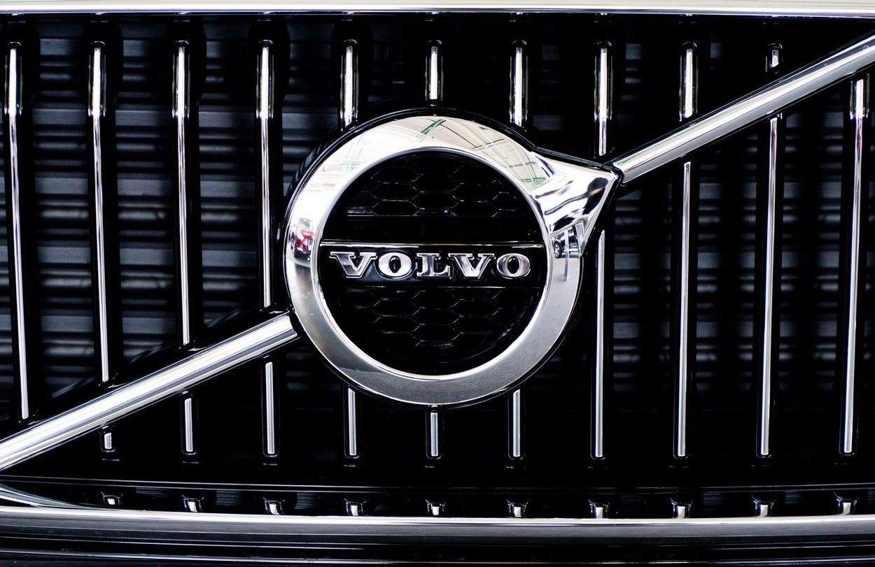 Surpriză: Volvo renunță la planul de a vinde numai mașini electrice până în anul 2030. „Avem o abordare pragmatică și flexibilă”