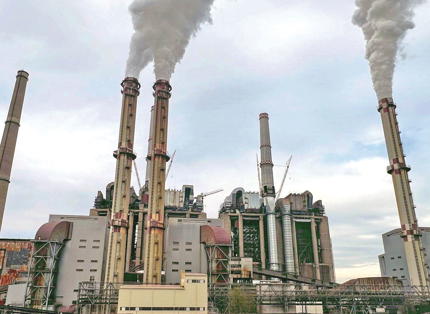 Cum a devenit o centrală pe cărbuni cea mai mare realizare a statului în producția de energie din ultimii 10 ani?