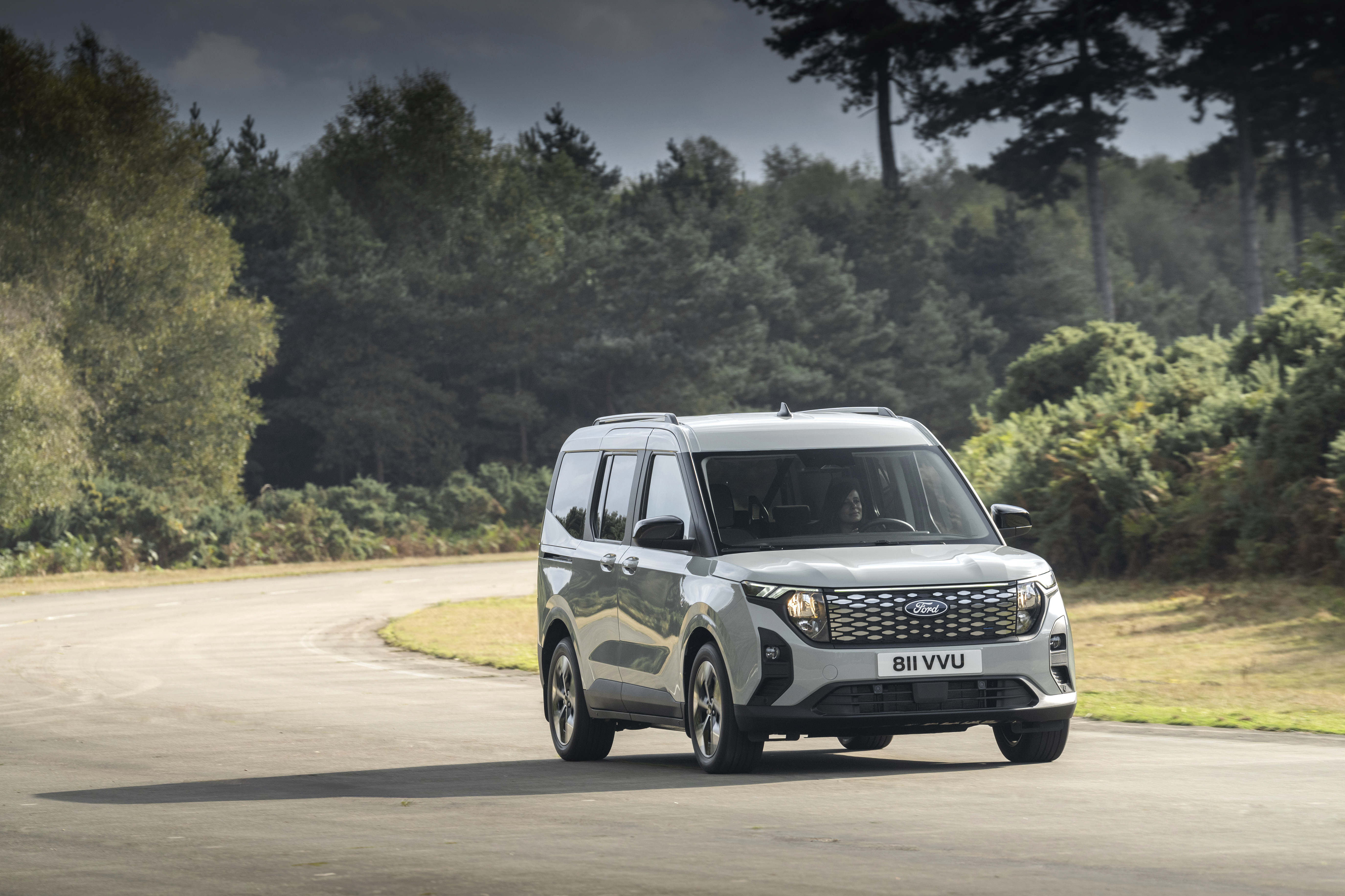 Ford Otosan demarează producția primului autovehicul electric produs în România: Cât costă E-Tourneo Courier, fabricat în uzina Ford Otosan din Craiova