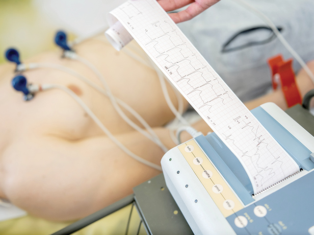 „Prevenția“ este cuvântul cel mai folosit în sănătate, dar cât ne costă? Bolile de inimă sunt cauza principală de mortalitate în România, dar pachetul minim de prevenție începe de la 1.000 de lei. Cine și-l permite?