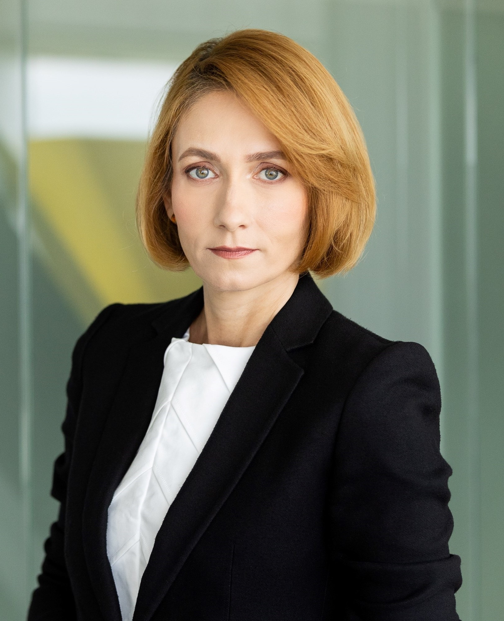 Studiu EY: Directorii financiari mizează pe soluții GenAI pe fondul creșterii costurilor, a dificultăților legislative și de resurse umane. ”România trebuie să accelereze transformarea digitală în economie și automatiarea funcției fiscale pentru a rămâne competitivă”