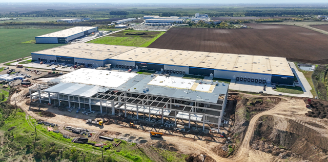 Retailerul german de încălțăminte Deichmann închiriază 20.000 mp de spații industriale în proiectul ELI Park București, unde vrea să dezvolte un centru regional de distribuție