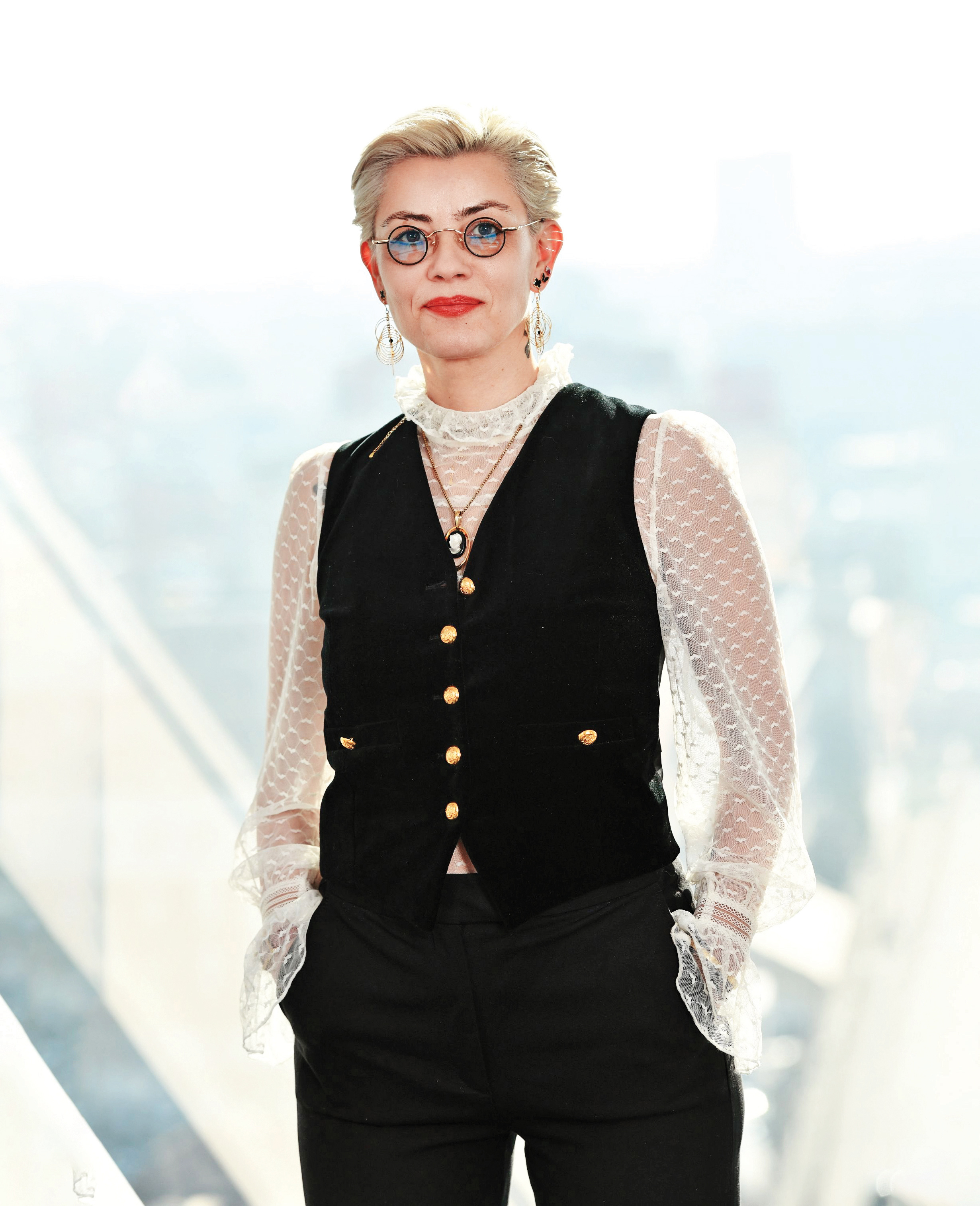 Georgiana Gheorghe, femeie de afaceri, pasionată de artă, contribuitor BM: Dincolo de orice arhivă de știri, analize și opinii sunt OAMENII