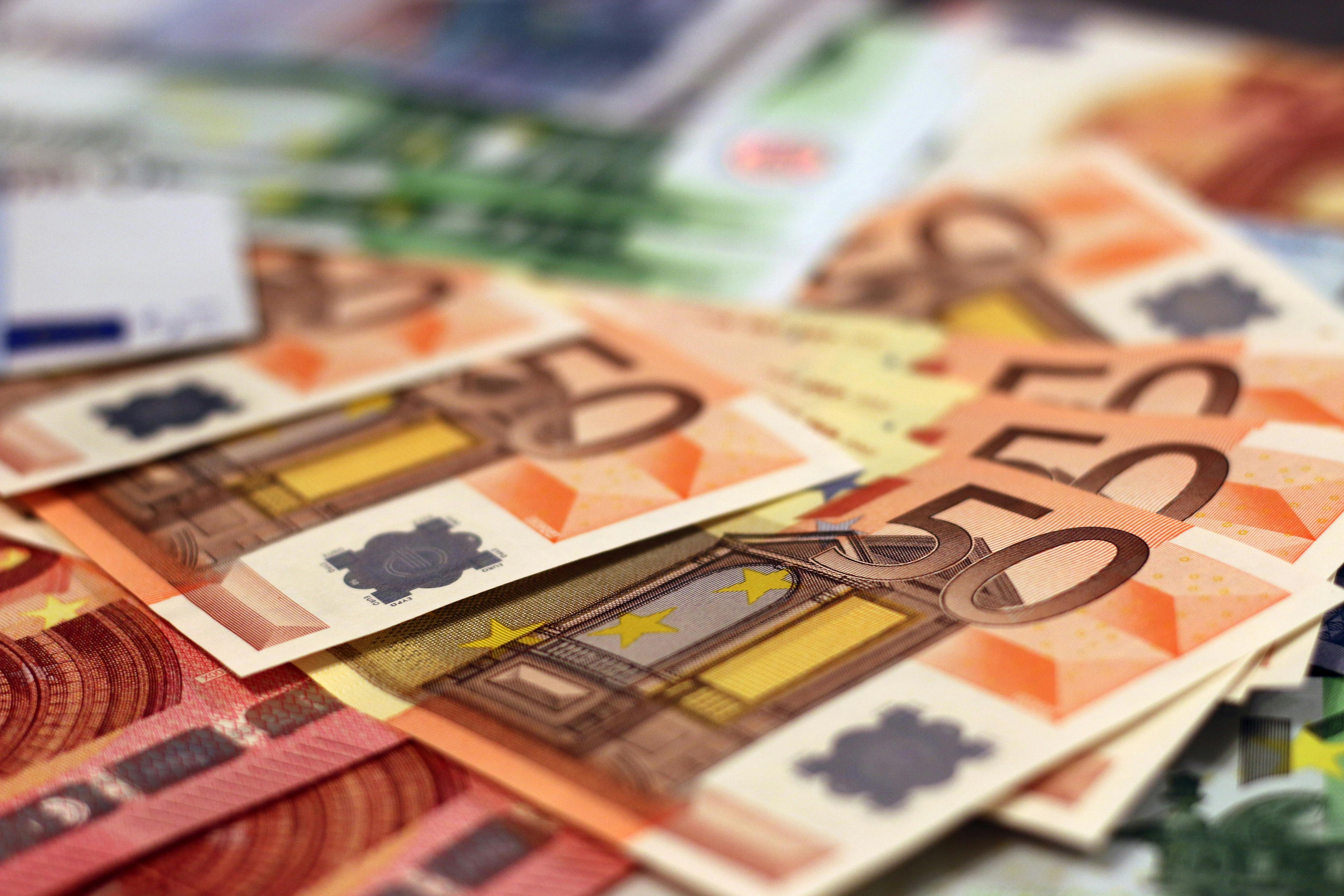 Fabrica realizată în urma unei investiții de 600 de milioane de euro, construită de un gigant finlandez la Oradea, este aproape gata. Aici vor lucra sute de români și va produce anual milioane de produse