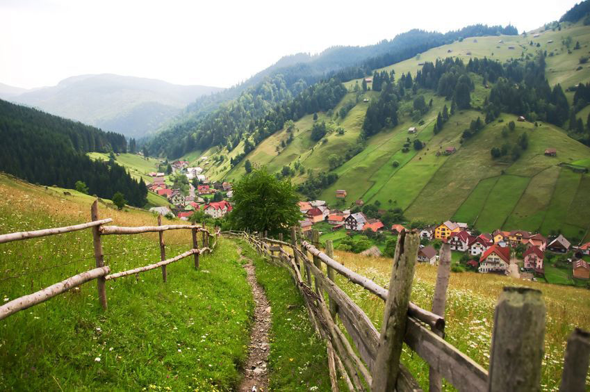 INS: A crescut în ultimul an populația din mediul rural și a scăzut cea din orașe