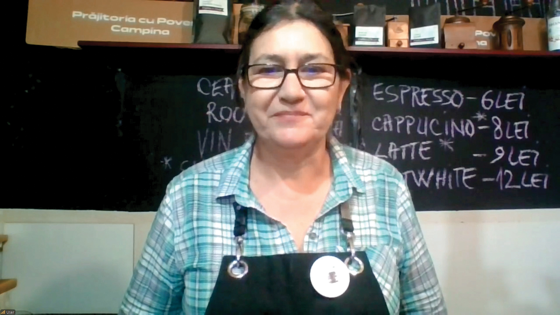 Afaceri de la zero. Denisa Voicu a creat un concept de cafenea „3 in 1“ la Câmpina și a pregătit deja cinci tineri din centre de plasament pentru meseria de barista