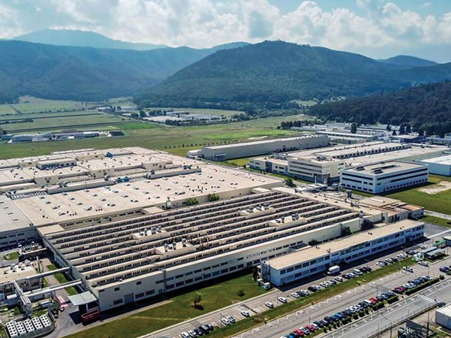 Dezastru în industria auto: Producătorul german de piese auto Schaeffler a anunțat că dă afară 4.700 de persoane. În septembrie, gigantul german a trimis înștiințări de șomaj tehnic angajaților de la fabrica din Brașov