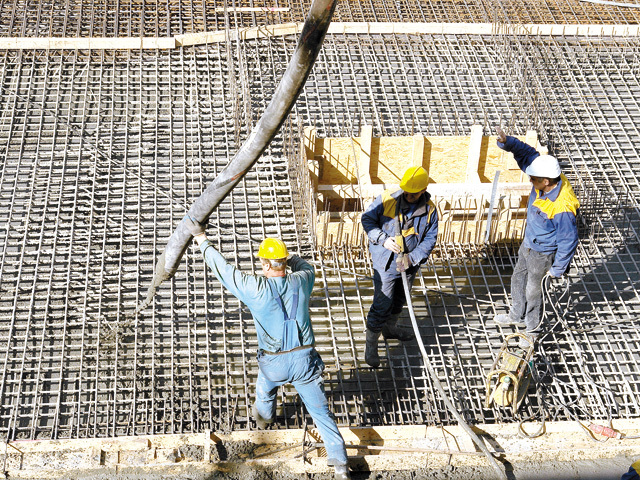 Numărul autorizațiilor de construire pentru clădiri rezidențiale a crescut în primele 10 luni ale anului cu 3,5% an/an. În octombrie, creșterea a fost de 5,4% an/an, în timp ce pentru clădiri nerezidențiale avansul a fost de 2,3%