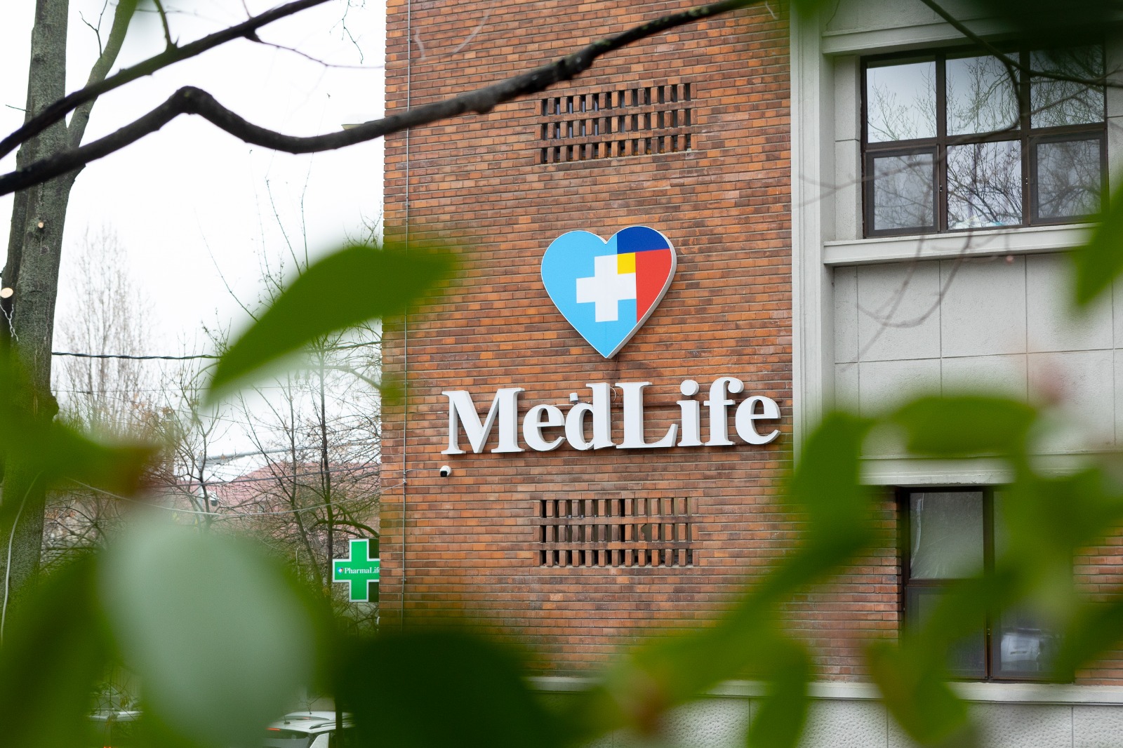 Bursă: MedLife raportează venituri de aproape 2 miliarde de lei în primele 9 luni/2024 și un profit net de 20 mil. lei