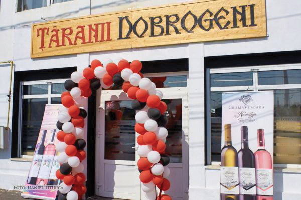 De la un anunț pe Facebook, la un grup cu peste 100.000 de oameni. Țăranii Dobrogeni, o asociație cu 20-30 de producători, a pornit din online și a deschis o băcănie în Constanța, iar acum produsele ajung pe rafturile altor 5 băcănii din București