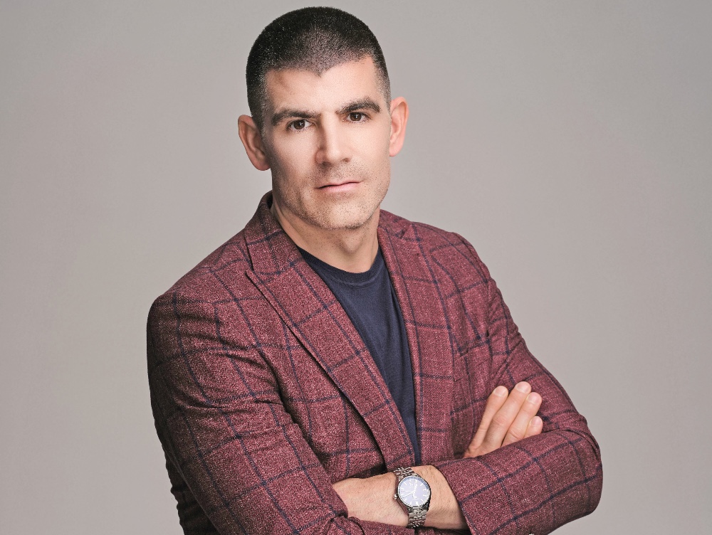 De la chimie și filosofie la antreprenoriat, consultanță, media și multinațională. Cine este românul care a fost promovat în această toamnă în funcția de director global external engagement într-una dintre cele mai mari companii din lume