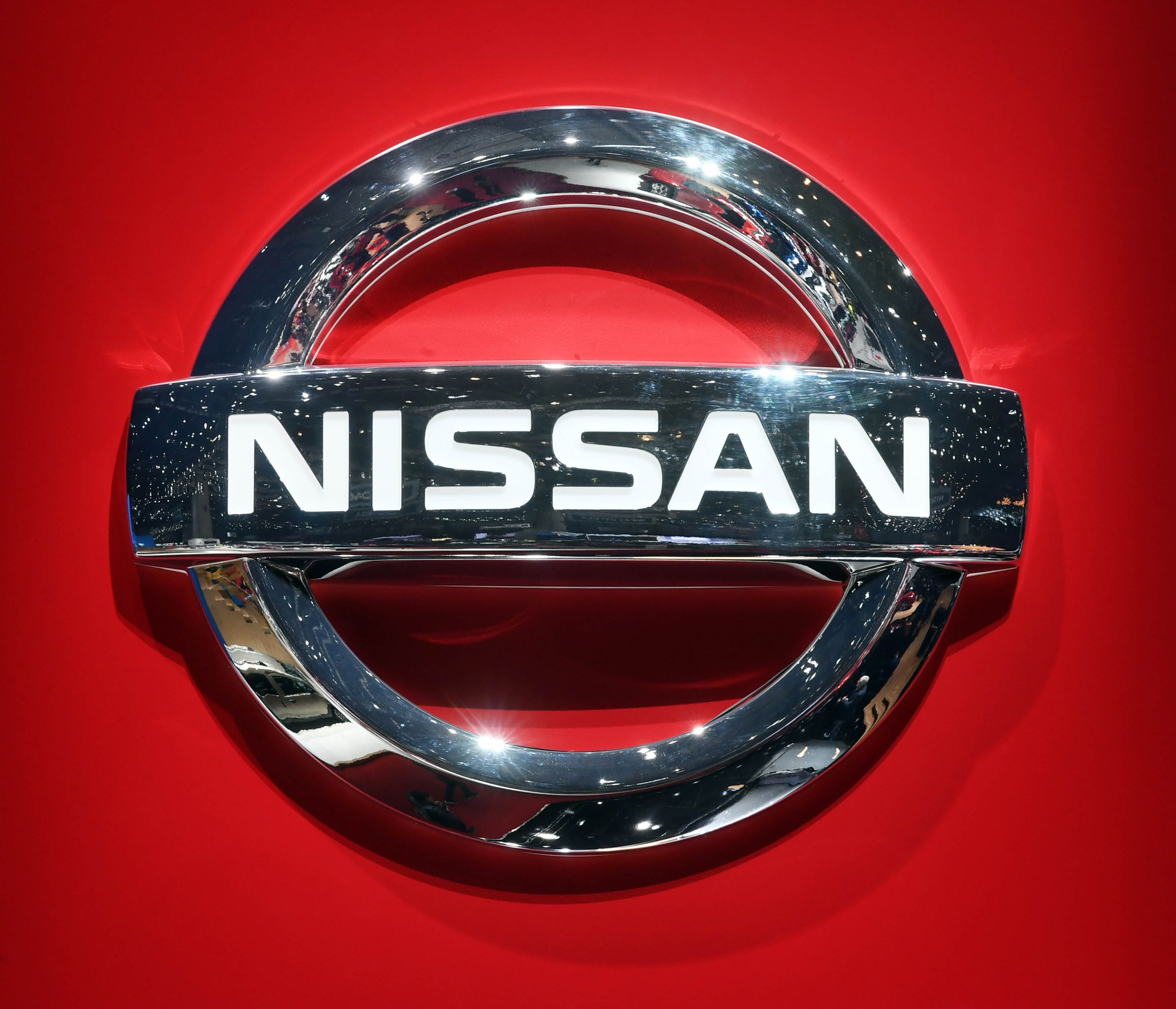 Industria auto suferă la nivel mondial: Acțiunile Nissan scad cu 10% la o zi după ce producătorul auto a anunțat că va concedia 10.000 de oameni. În acest timp, profitul operațional al grupului a scăzut cu 85% în al doilea trimestru al acestui an