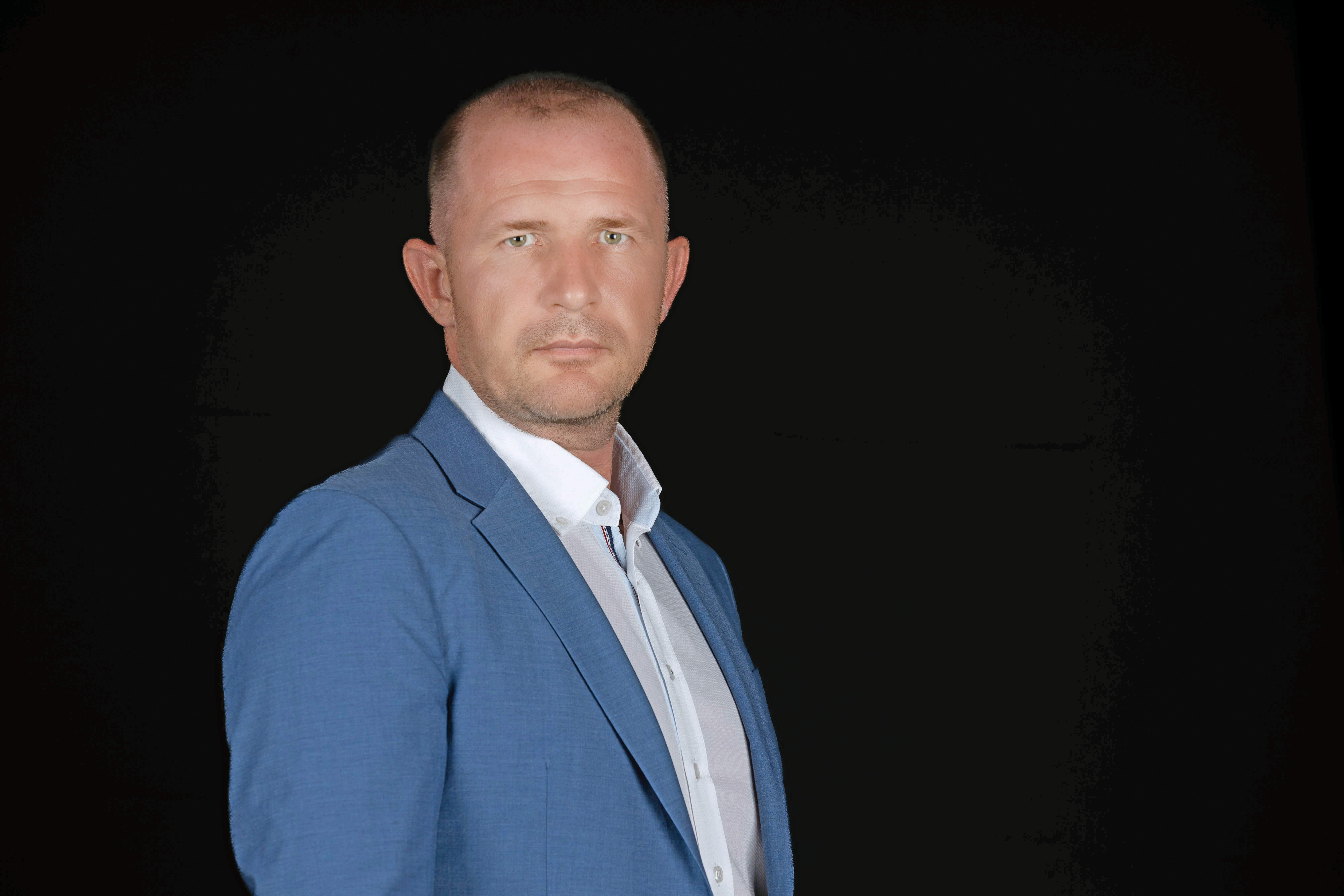 100 tineri manageri de top. Laurențiu Mărcuș, Provident Financial Romania