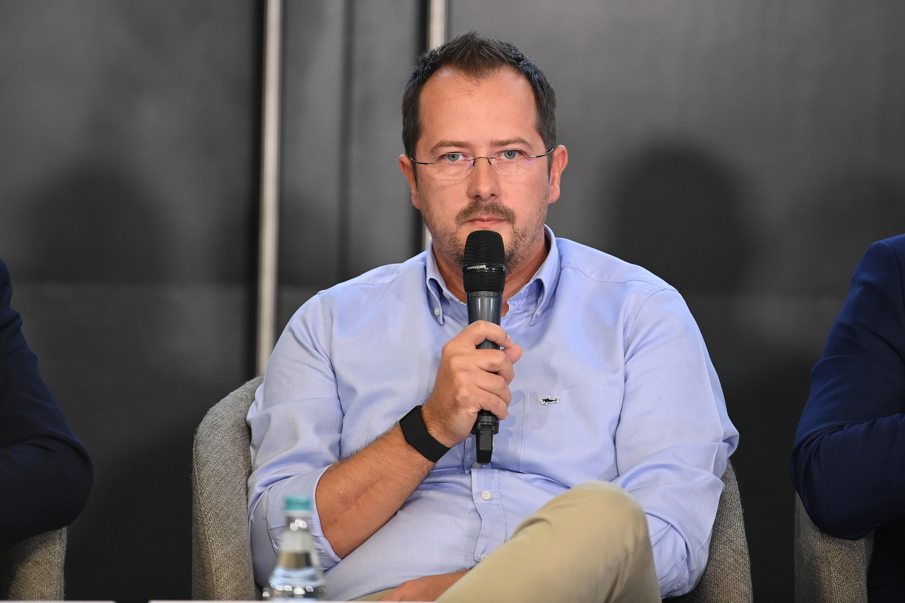 Ce spune șeful unei companii de curierat despre cheia succesului în afaceri: Creșterea unui business cere multă muncă și investiții constante