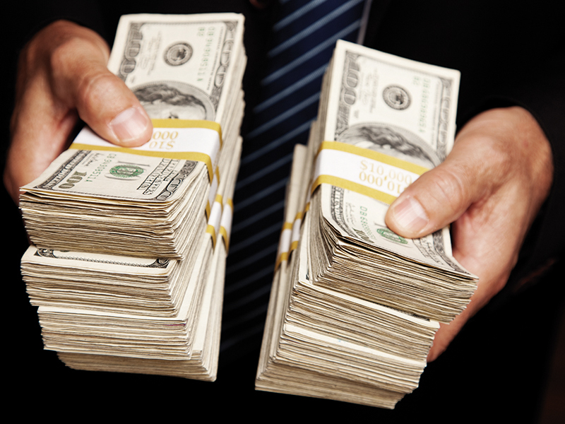 Dolarul atinge un nivel record al ultimelor luni pe piețele internaționale. Un index care măsoară dolarul față de alte șase monede majore a crescut cu 1,27%